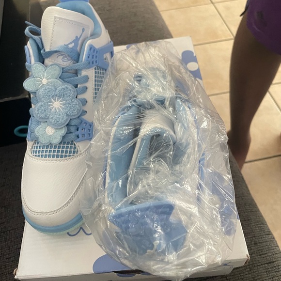 Air Jordan 4 Retro "White and Blue" - Picture 3 of 5